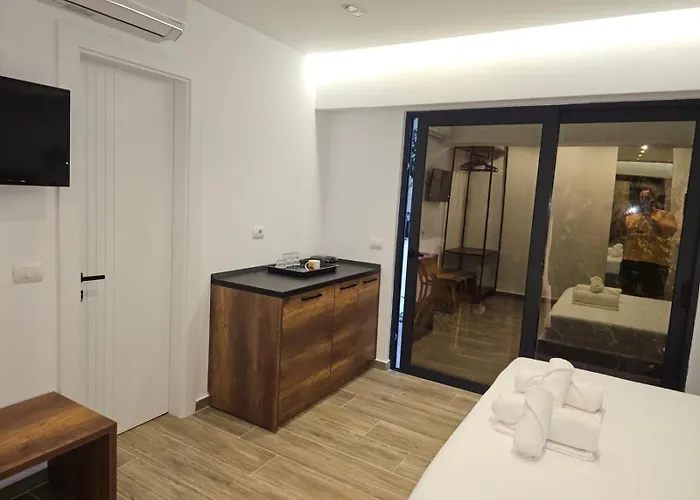 Ardit Seaside Apartment Sarande