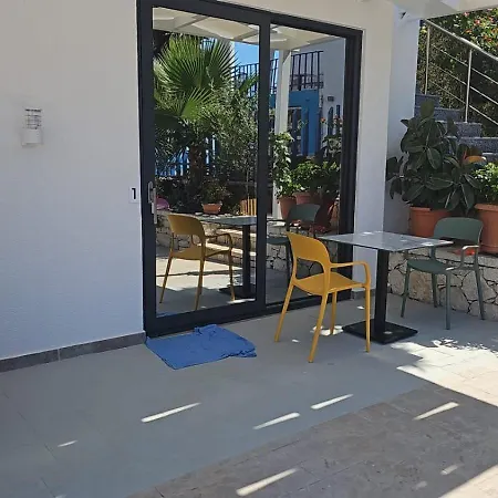 Ardit Seaside Apartment *