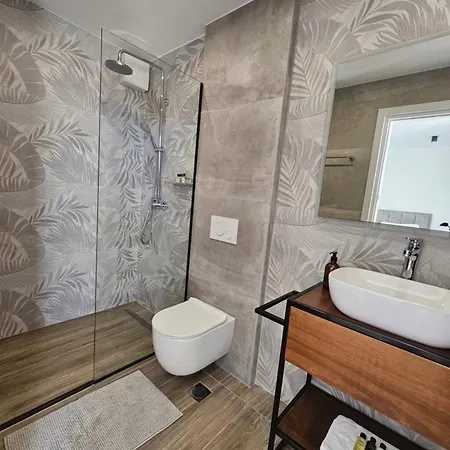 Ardit Seaside Apartment *