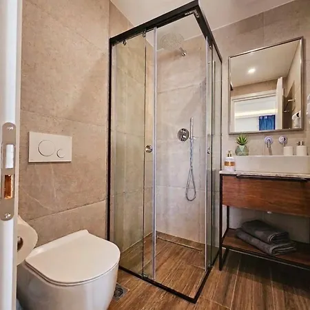 Ardit Seaside Apartment Sarande